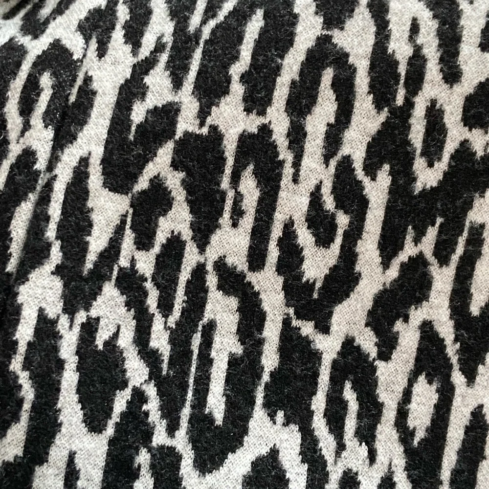 Forever 21 3X Animal Print Elastic Waist Bell Bottom Pants Gray Black - Picture 8 of 8